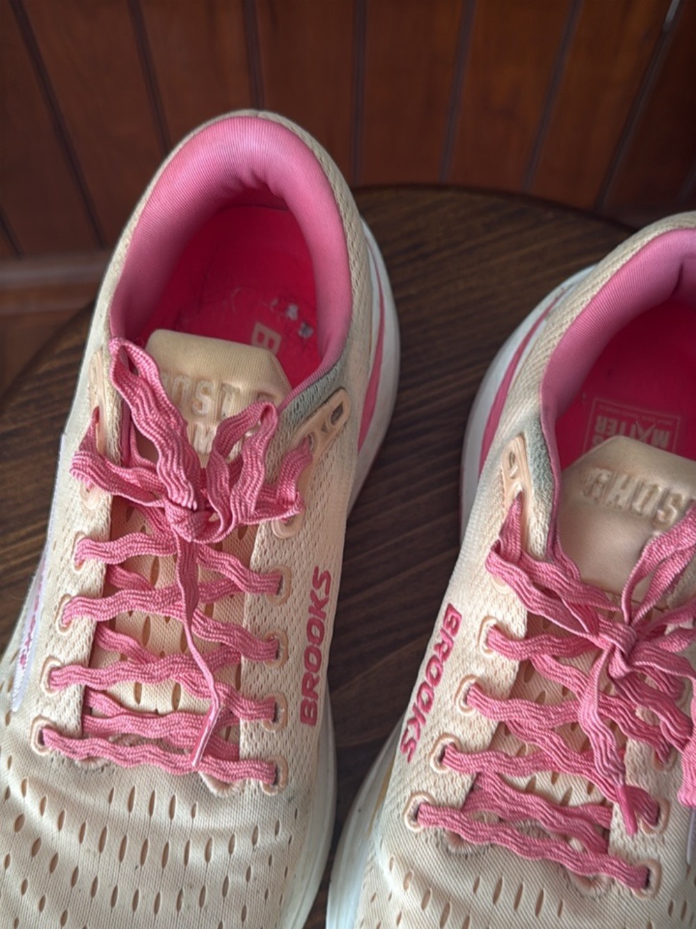 Brooks 🏃‍♀️ Ghost Max 3 size 9 in coral great condition *ran 40 easy miles in* - Picture 2 of 10